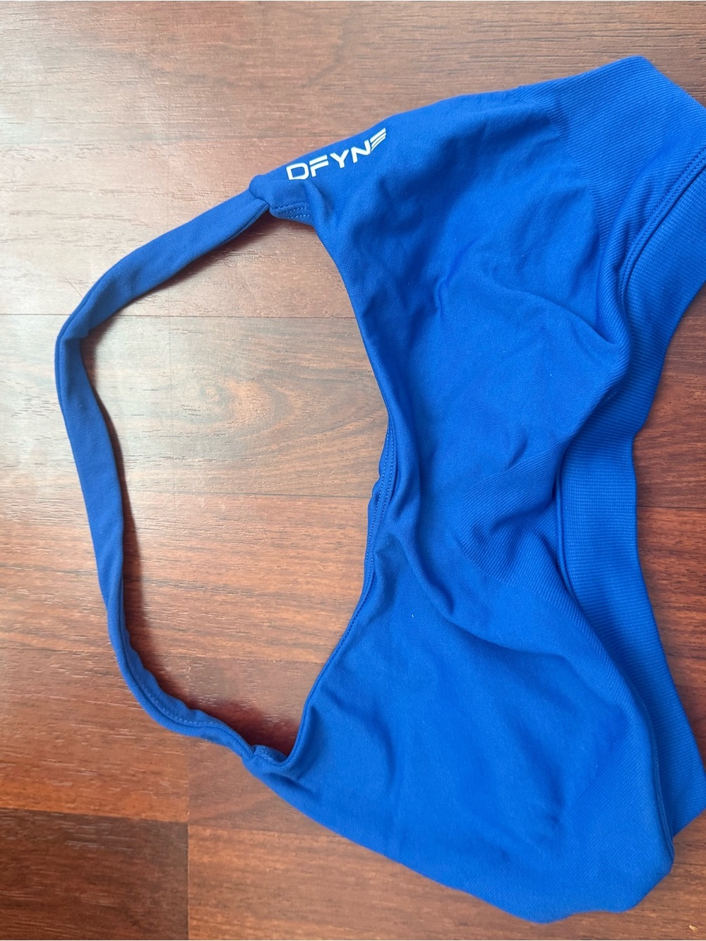 DFYNE Women's Seamless Racerback Sports Bra in Royal Blue